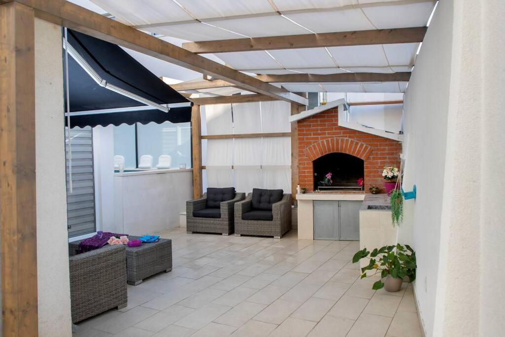 Luxury Apartment Martinis With Pool Split Exterior foto