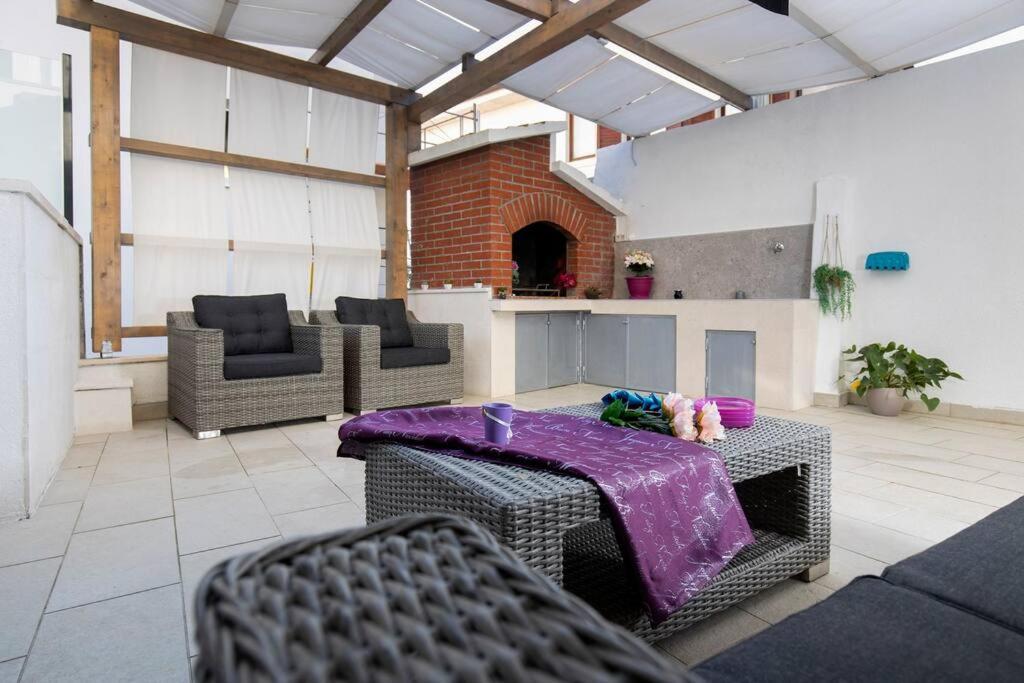Luxury Apartment Martinis With Pool Split Exterior foto